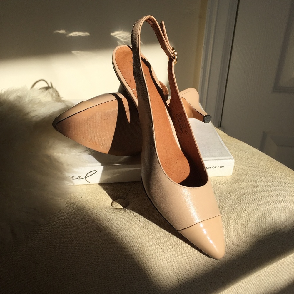 Clarks Artisan Tan Slingback Kitten Heels